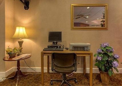 Econo Lodge Inn & Suites Ламбертон Бизнес фото