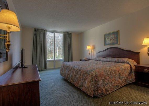 Econo Lodge Inn & Suites Ламбертон Номер фото