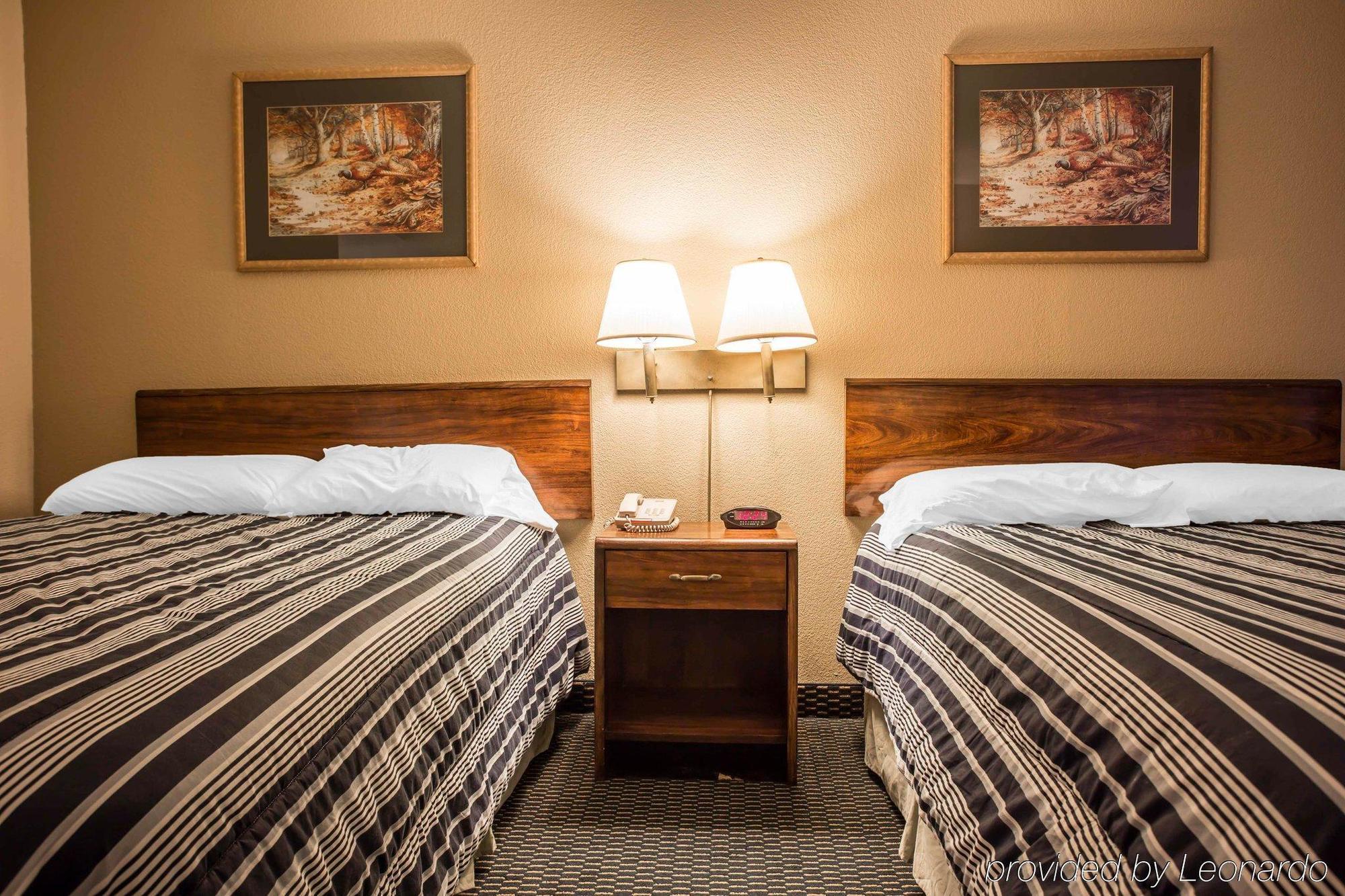 Econo Lodge Inn & Suites Ламбертон Экстерьер фото