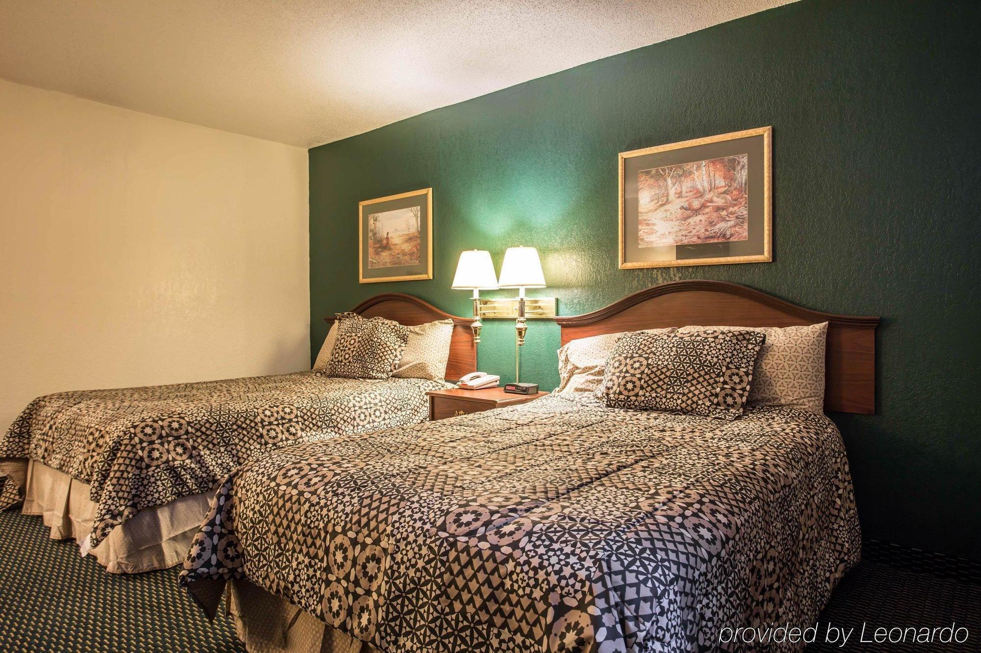 Econo Lodge Inn & Suites Ламбертон Экстерьер фото