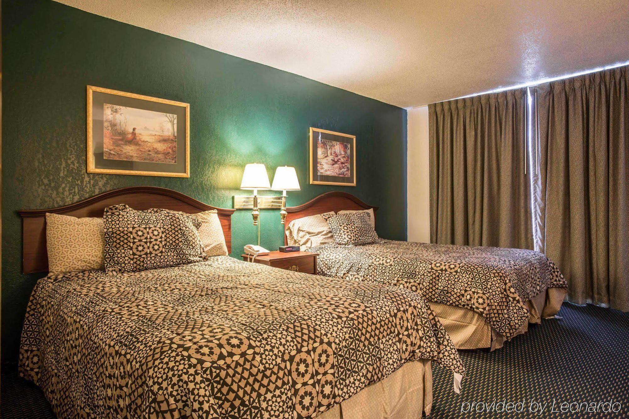 Econo Lodge Inn & Suites Ламбертон Экстерьер фото