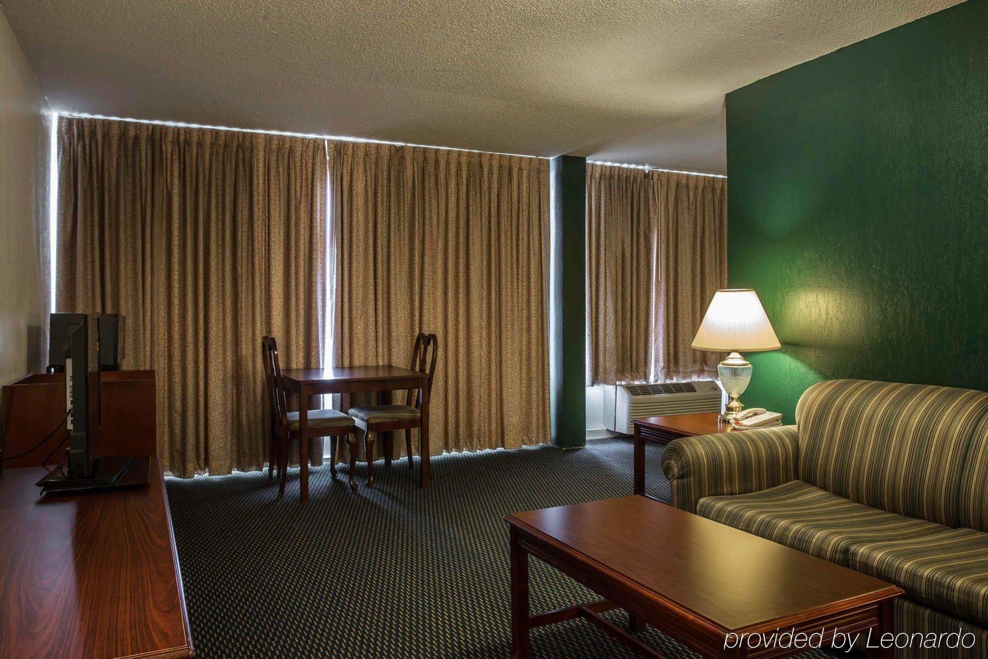 Econo Lodge Inn & Suites Ламбертон Экстерьер фото