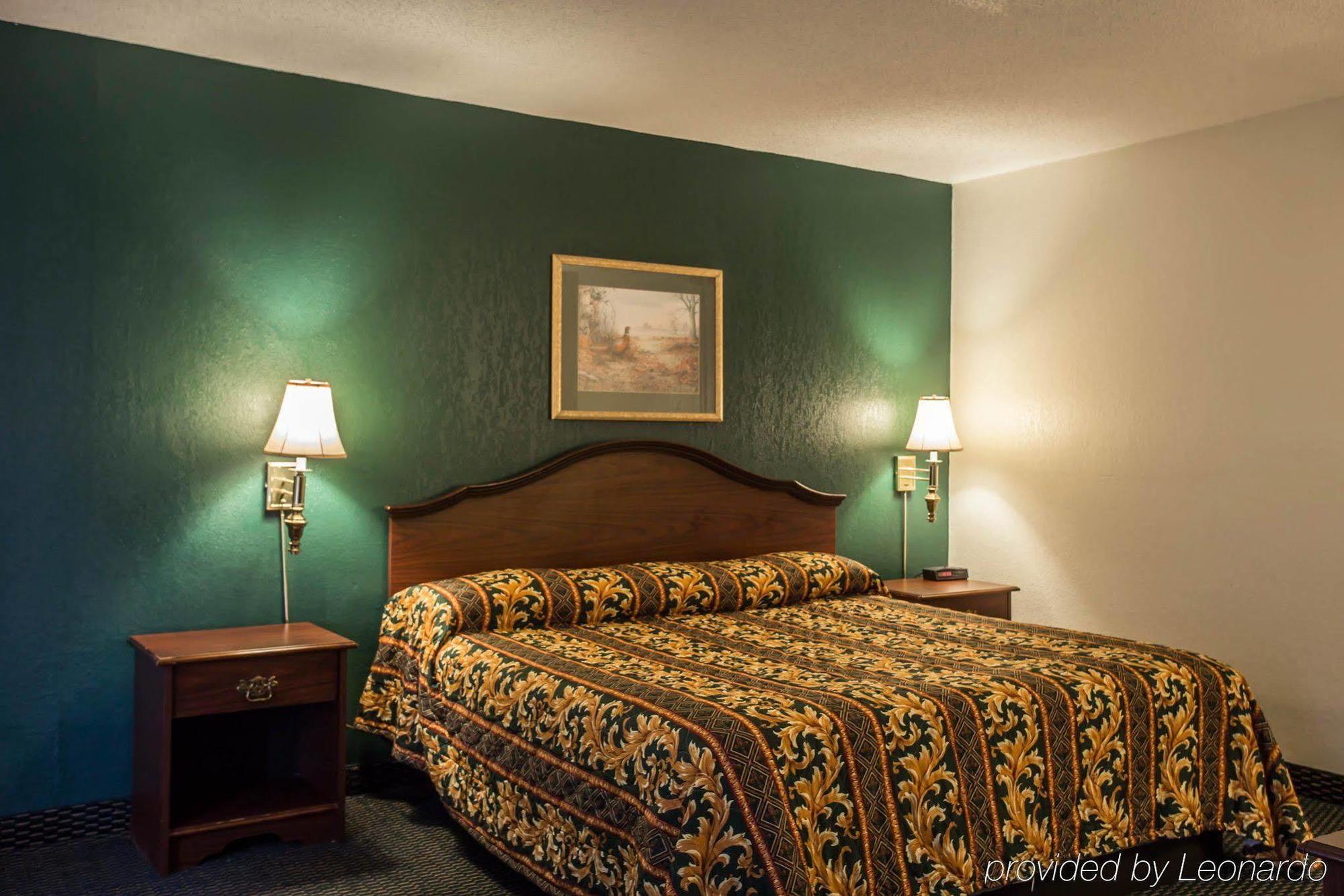 Econo Lodge Inn & Suites Ламбертон Экстерьер фото